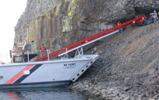 Conveyor on boat conecting to land