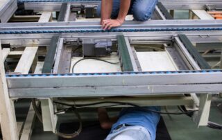 A Look at How a Conveyor System Belt Is Replaced