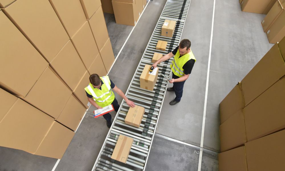 3 Benefits of Warehouse Conveyor Systems